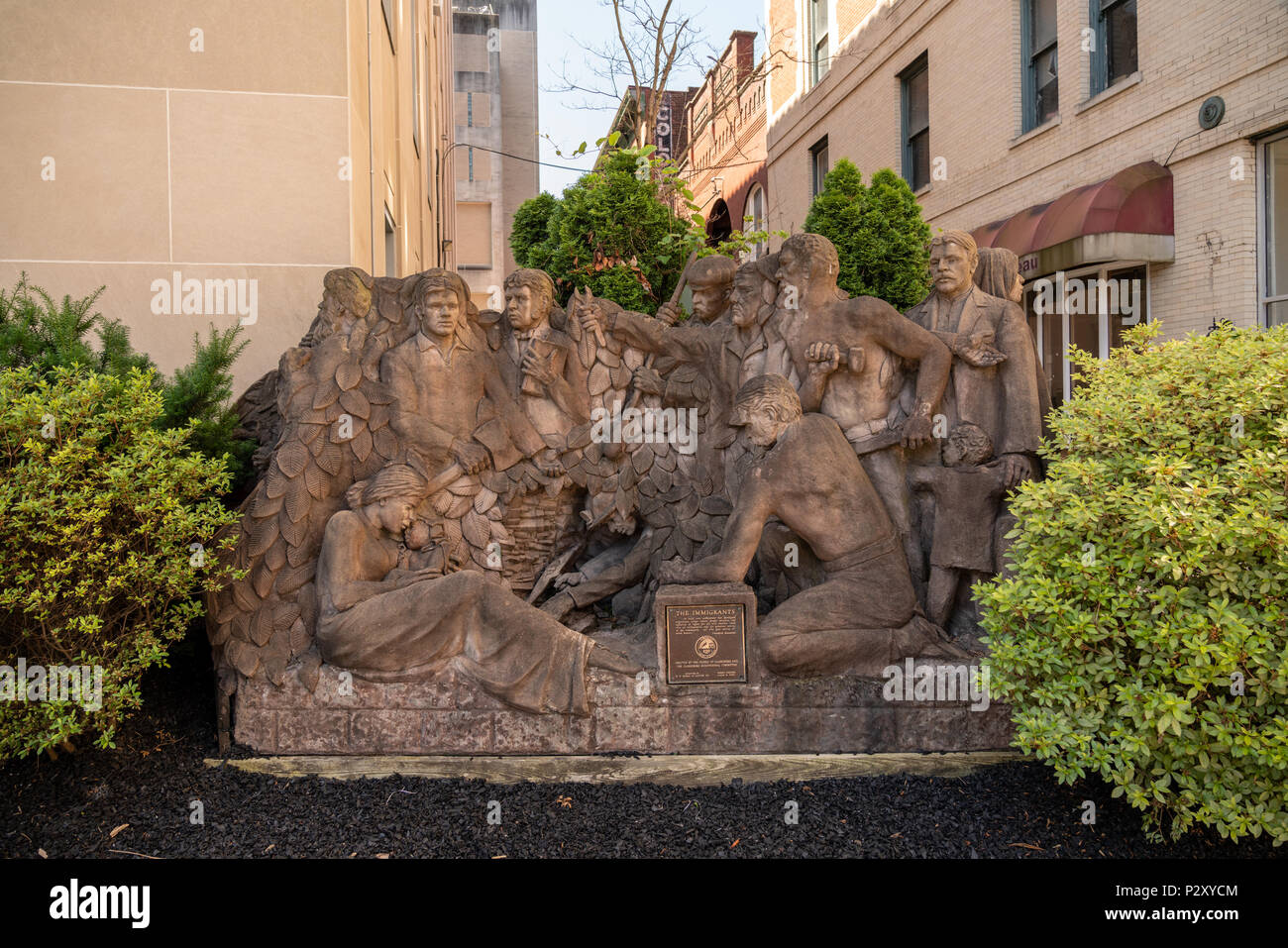 Los inmigrantes estatua en Clarksburg West Virginia Foto de stock