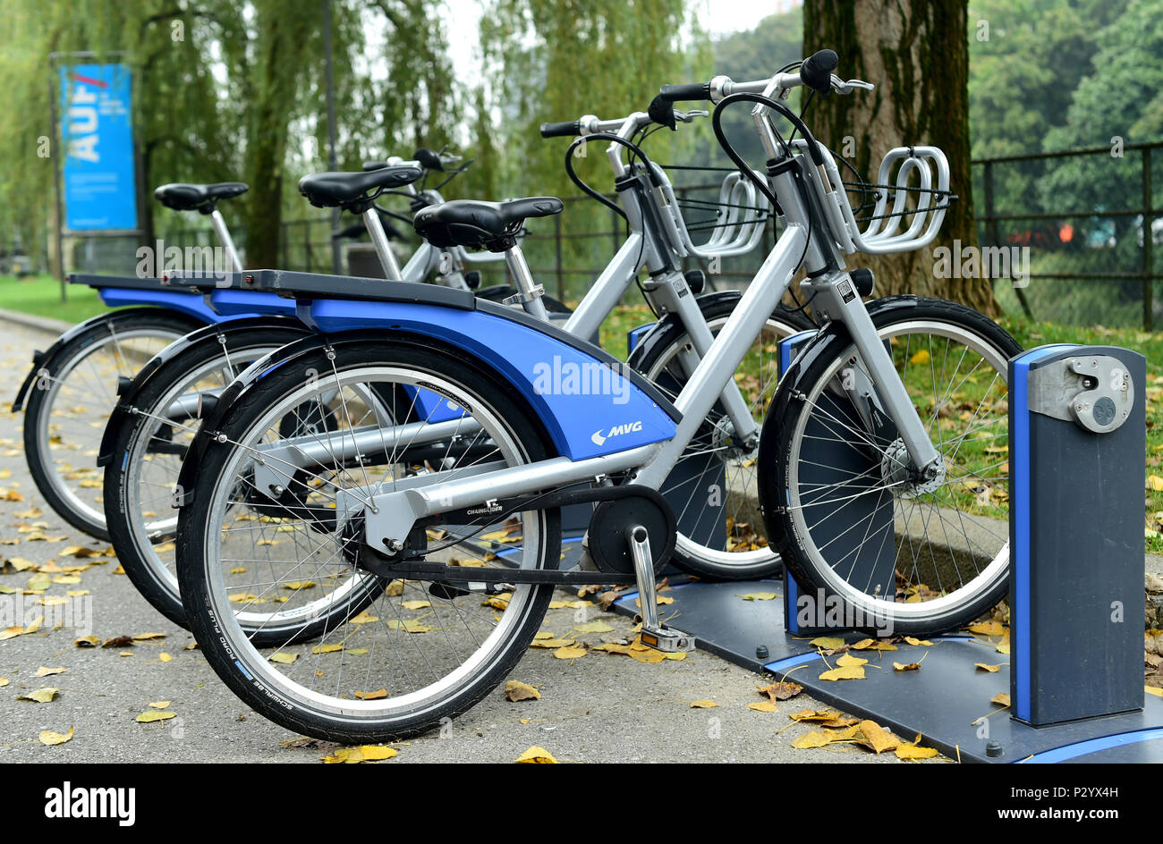 Estacion de bicicletas fotografías e imágenes de alta resolución - Alamy