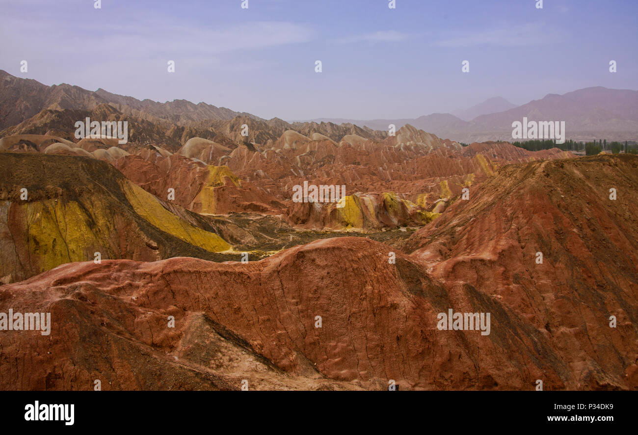 Vivid en arenisca coloridas Zhangye Danxia Landform Parque Geológico, Gansu, China Foto de stock