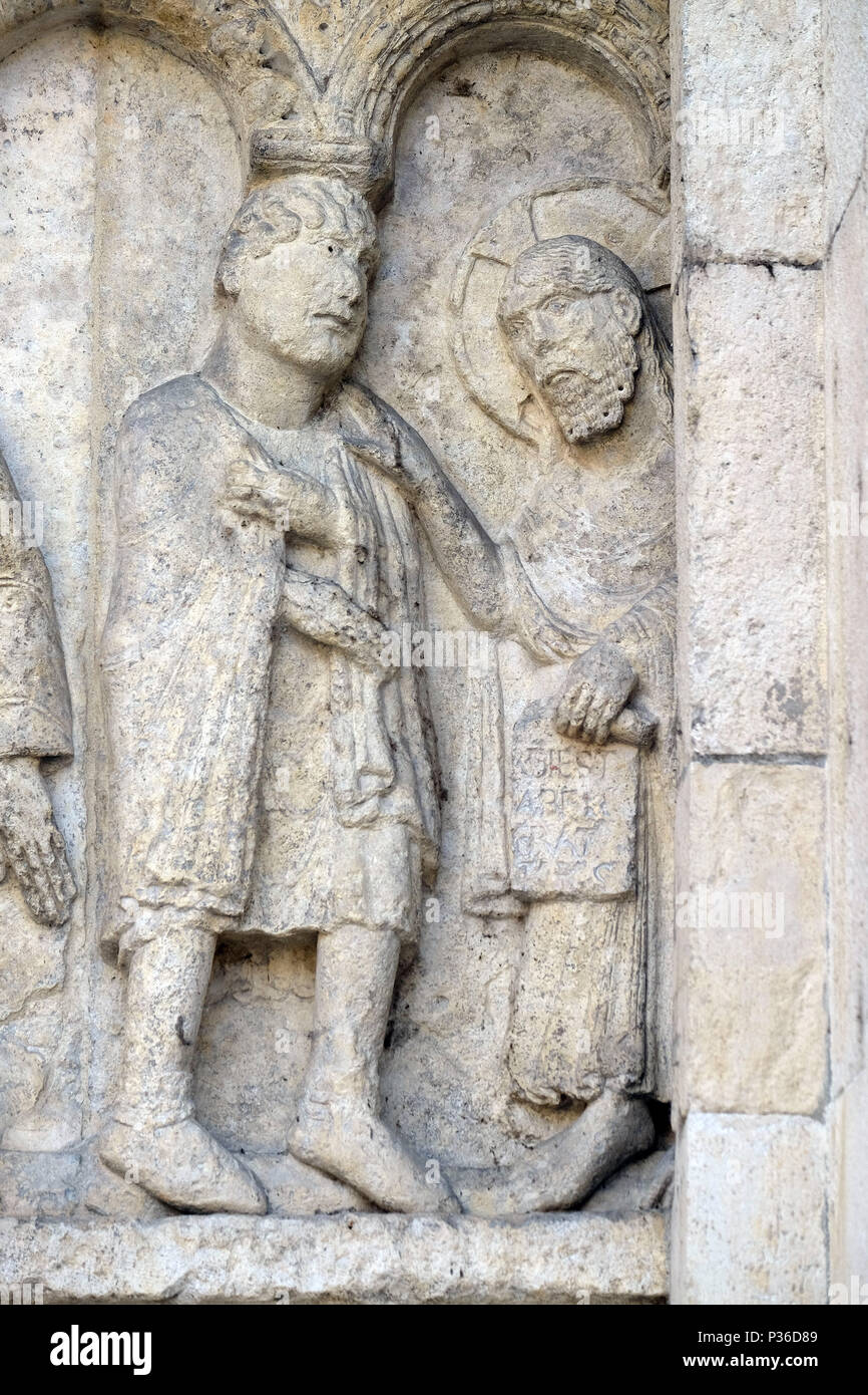 Placa con historias de Génesis: Historia de Caín y Abel, Dios el Padre reprocha a Caín, alivio por la Catedral, Modena Wiligelmo Foto de stock