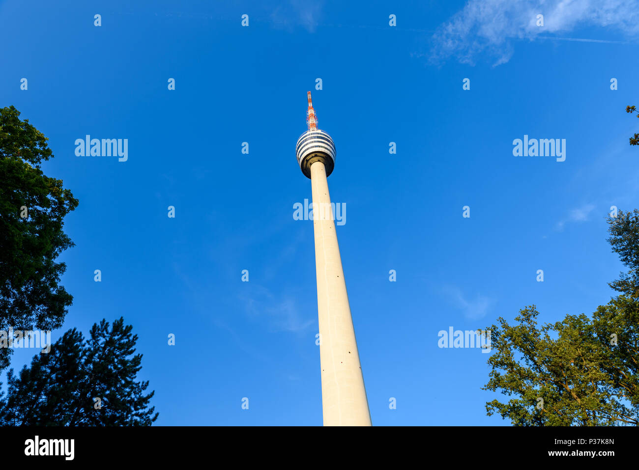 Torre de TV en Stuttgart, Alemania - la primera torre de televisión del mundo Foto de stock