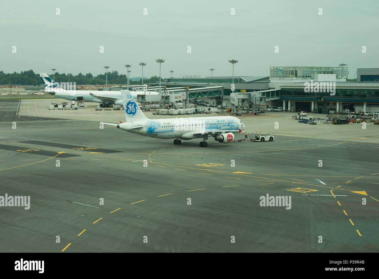Singapur, República de Singapur, aeronaves en la plataforma del aeropuerto de Singapur. Foto de stock