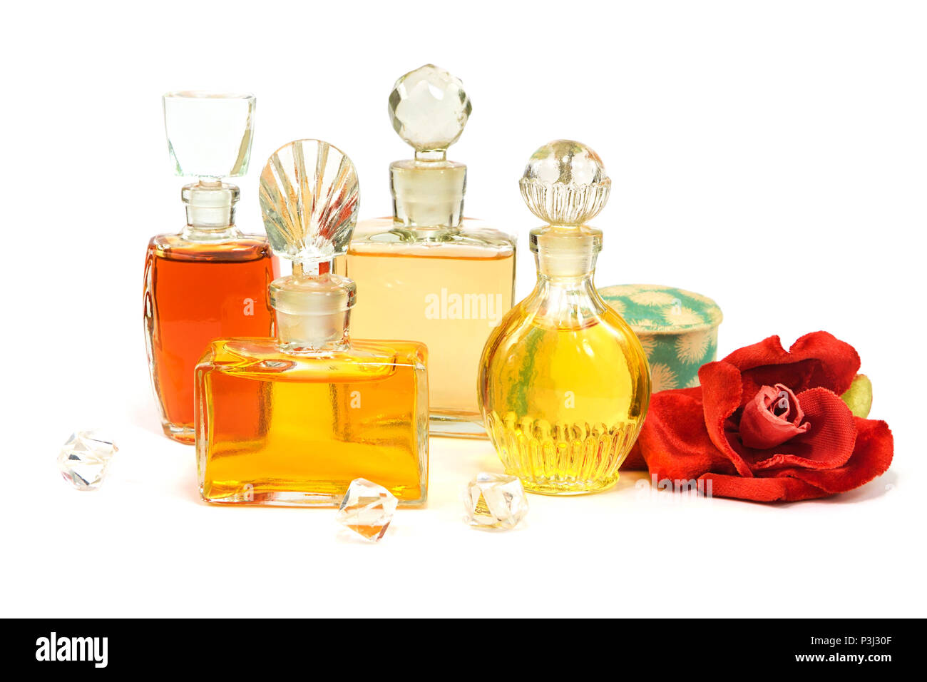 Perfume bottles and flower rose fotografías e imágenes de alta resolución -  Alamy