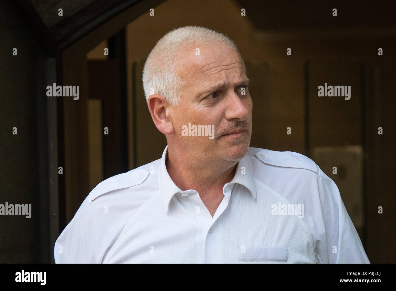 Atacando a la policía fotografías e imágenes de alta resolución - Alamy Atacando a la policía fotografías e imágenes de alta resolución - Alamy