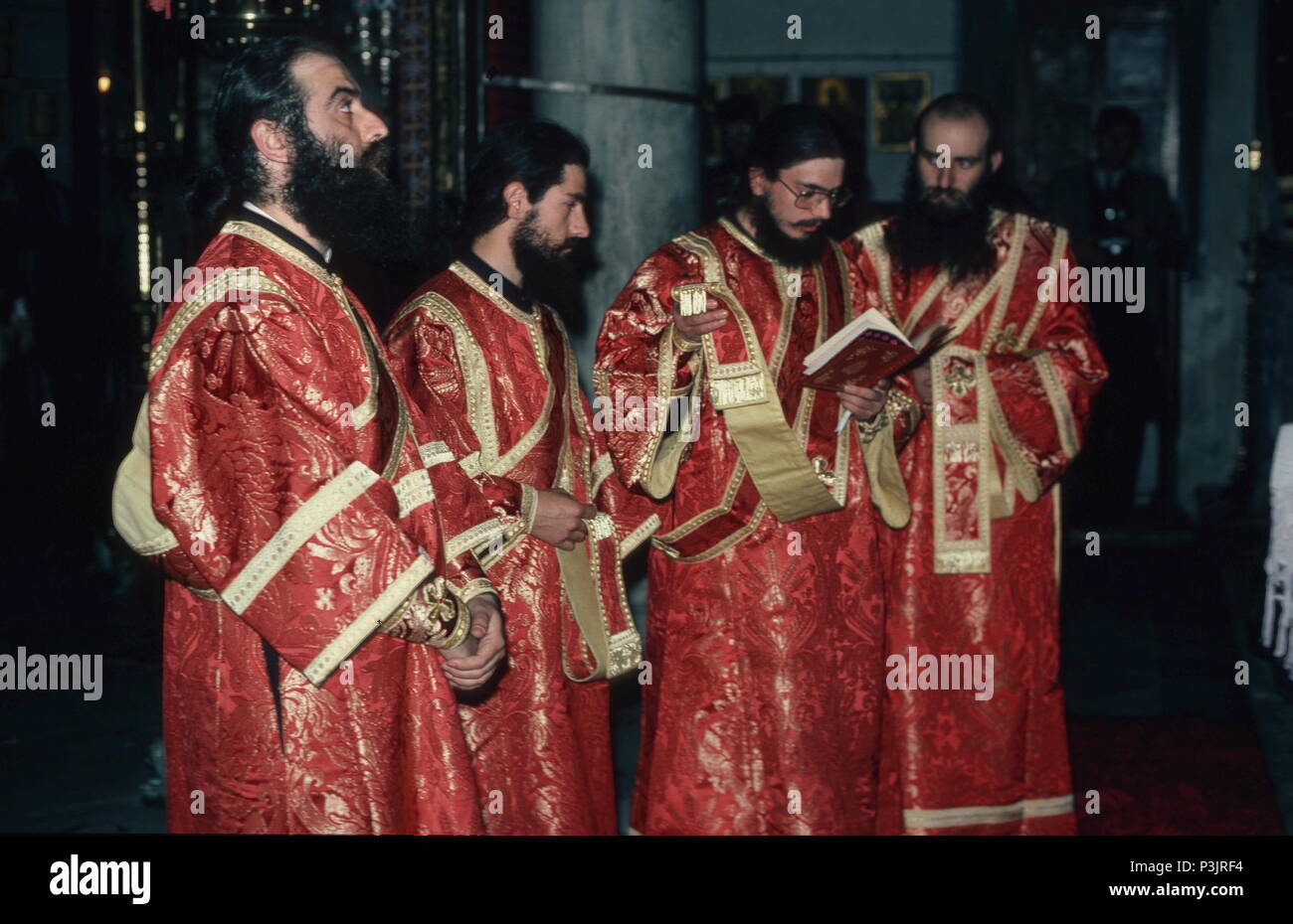 República monástica autónoma Athos, feria de Pascua en el claustro del convento Xenofontos Foto de stock