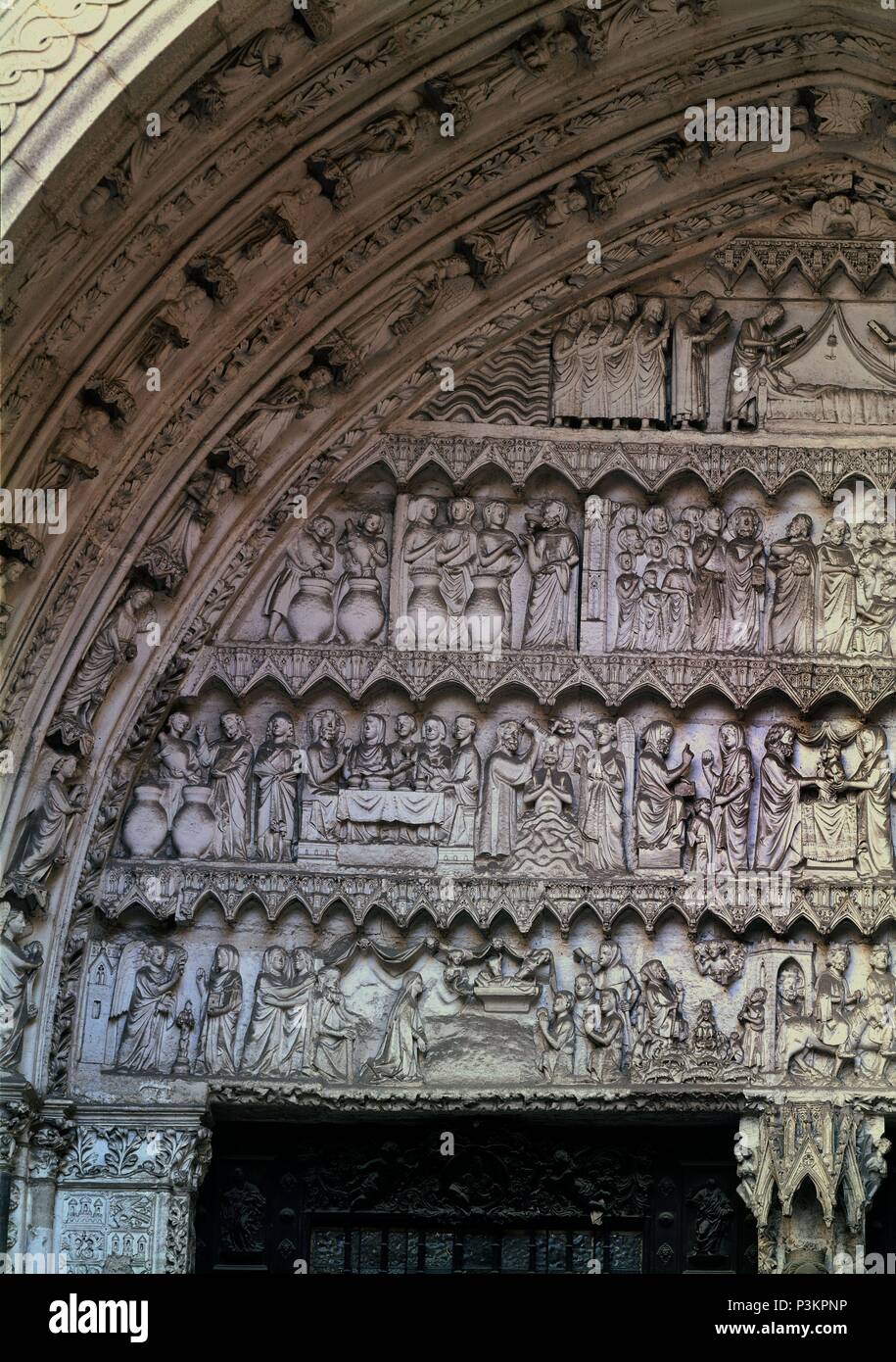 Puerta de la catedral del reloj toledo fotografías e imágenes de alta  resolución - Alamy