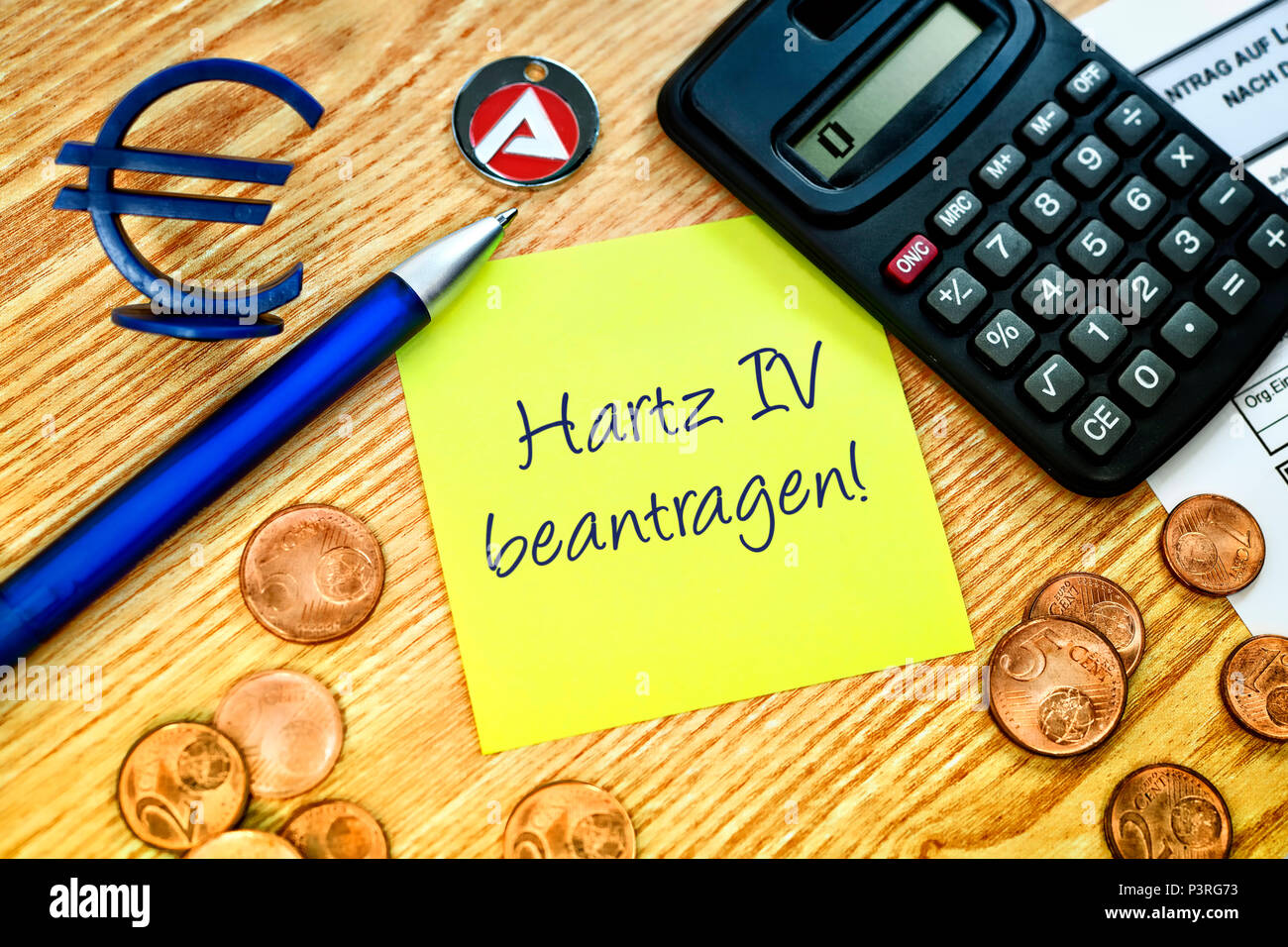 'Memo solicitud con la inscripción ''Hartz IV''', Notizzettel mit der Aufschrift "Hartz IV beantragen' Foto de stock