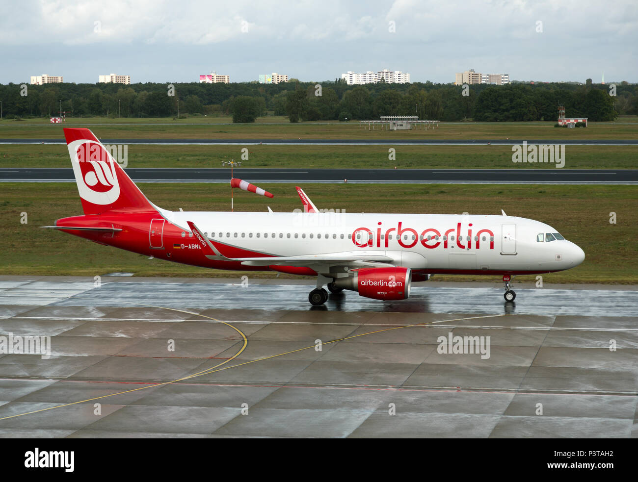 Berlín, Alemania - El Aeropuerto de Berlín-Tegel, los aviones de la empresa insolvente airberlin Foto de stock