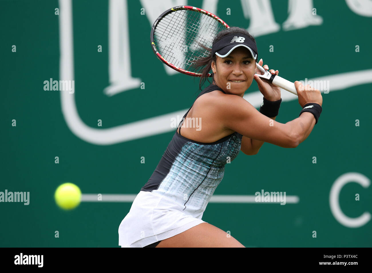 Birmingham, Reino Unido. 19 Jun, 2018. Heather Watson de Gran Bretaña en acción durante su primera vuelta partido contra Leisa Tsurenko de Ucrania . Nature Valley Classic 2018, International Women's tennis, día 2 en el Edgbaston Priory Club en Birmingham, Inglaterra, el martes 19 de junio de 2018. pic por Andrew Orchard/Alamy Live News Foto de stock