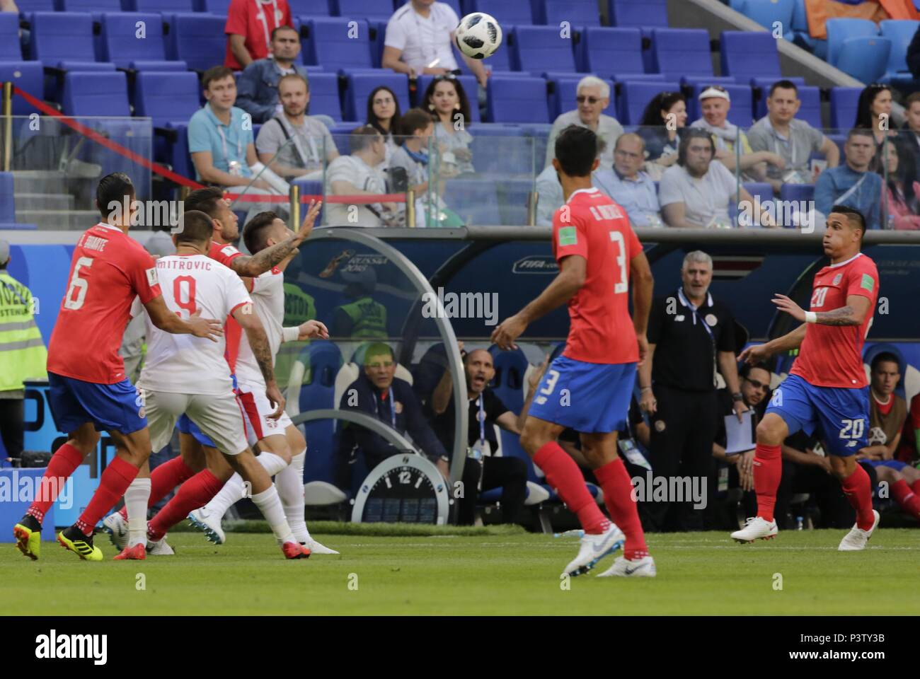El 17 de junio 2018. - Rusia, Samara. - Copa Mundial de la FIFA Grupo E. Costa Rica (camiseta roja) Serbia. Serbia ganó 1-0 Fotografía de stock - Alamy