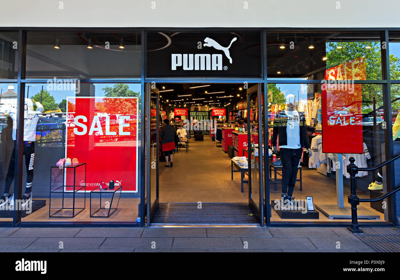 de la tienda de la tienda de Puma en Cheshire Oaks Designer Outlet, Port Cheshire Fotografía de stock - Alamy