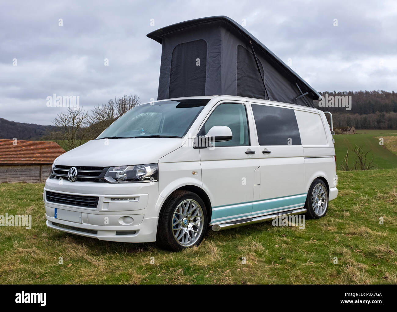 Volkswagen transporter camper campervan fotografías e imágenes de alta  resolución - Alamy