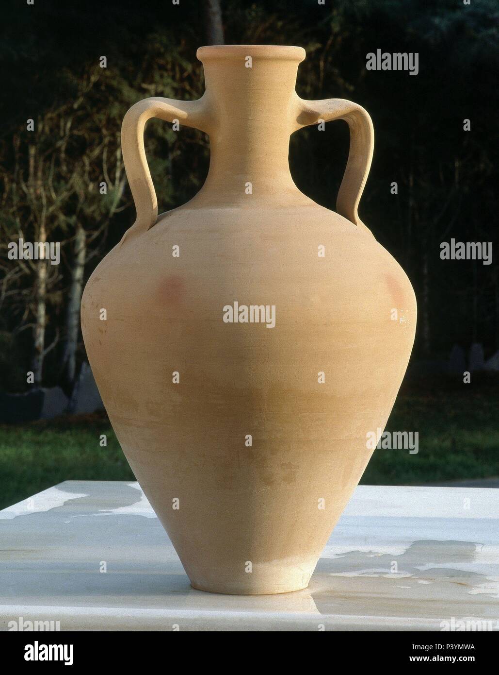 Cantaro de barro fotografías e imágenes de alta resolución - Alamy Cantaro de barro fotografías e imágenes de alta resolución - Alamy