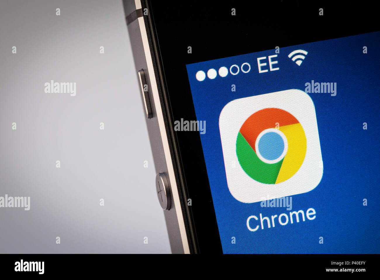 Google Chrome App en un iPhone Smartphone Foto de stock