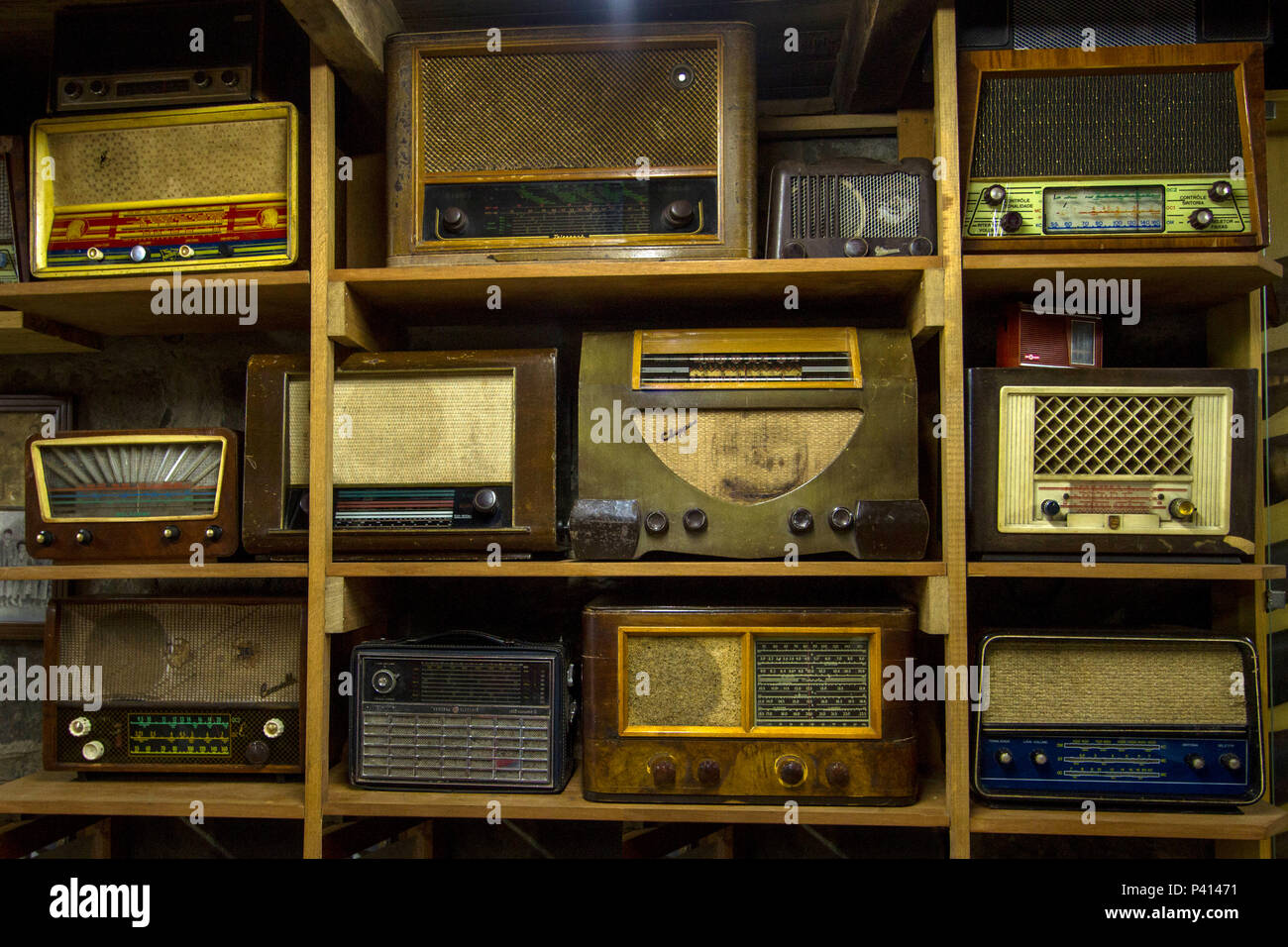 Radios antigos fotografías e imágenes de alta resolución - Alamy