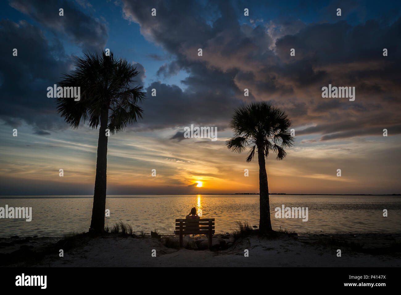 Puesta del sol en la playa, Tarpon Springs, Florida, EE.UU. Foto de stock