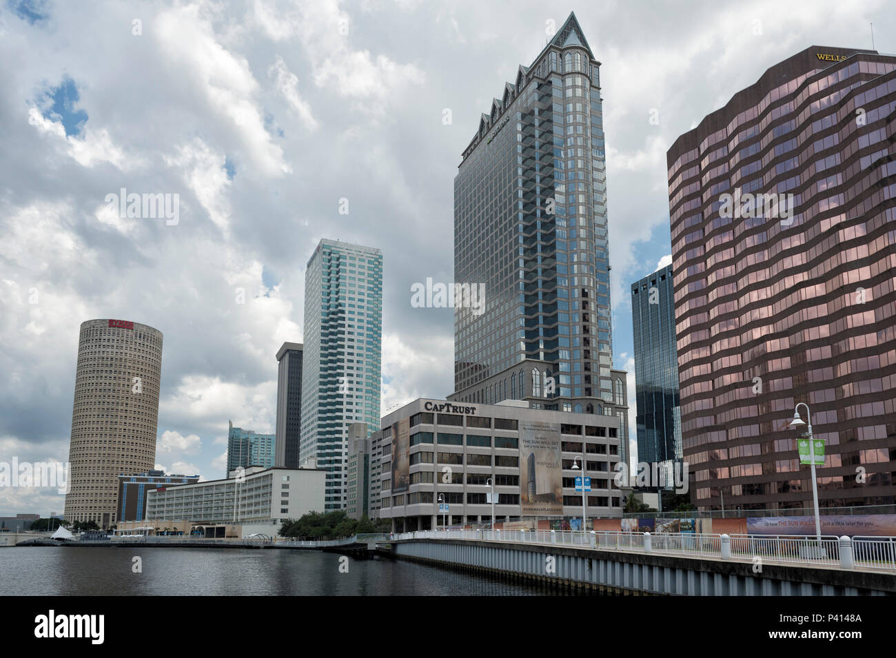 La arquitectura moderna del centro de la ciudad de Tampa, Florida, EE.UU. Foto de stock