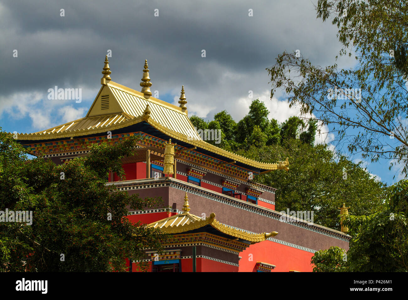 Templo Chagdud Gonpa Odsal Ling , Templo budista tibetano, Cotia, São Paulo, Brasil. Foto de stock