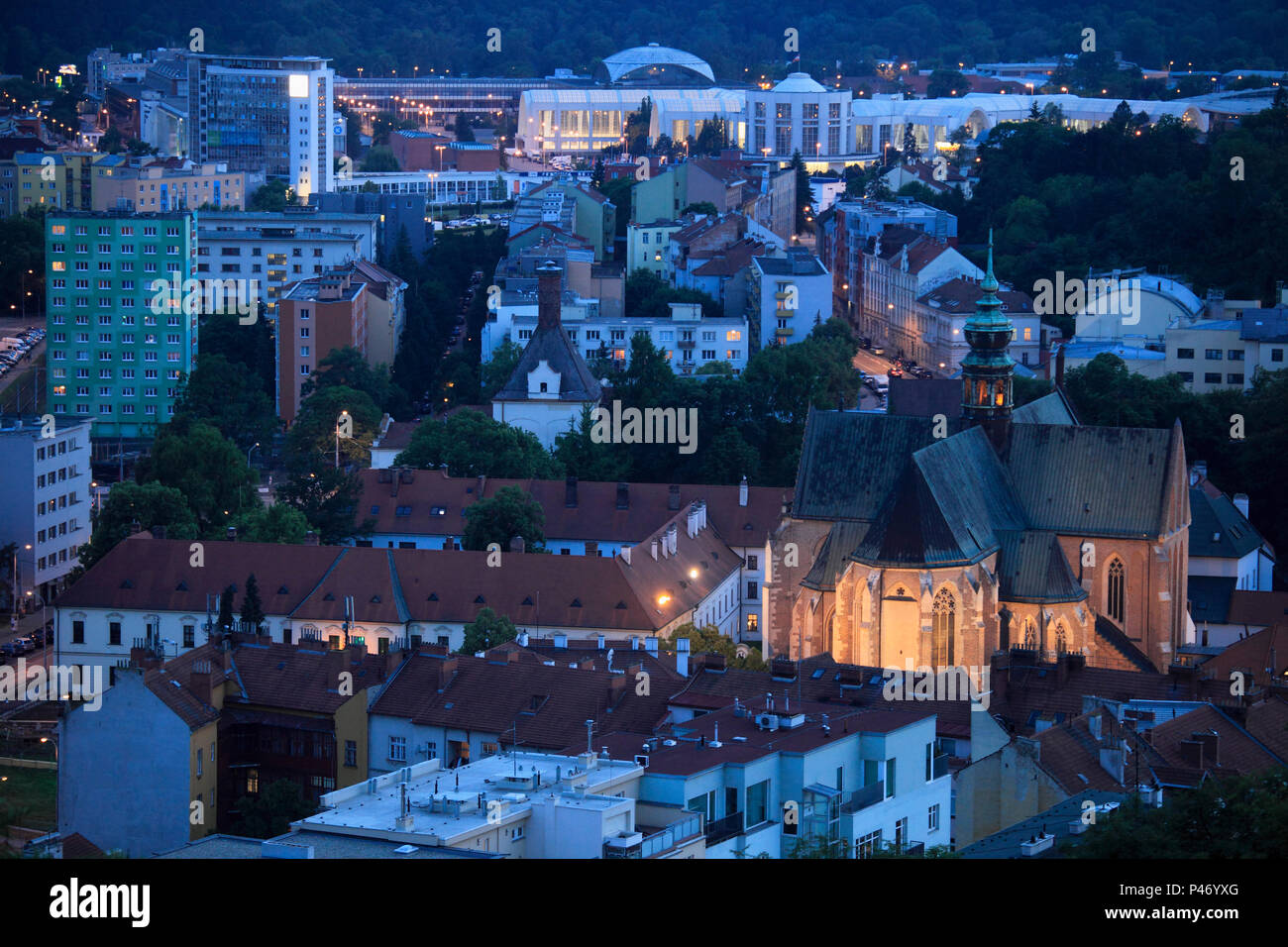 La República Checa, Brno, horizonte, vista general, vista aérea, al anochecer Foto de stock