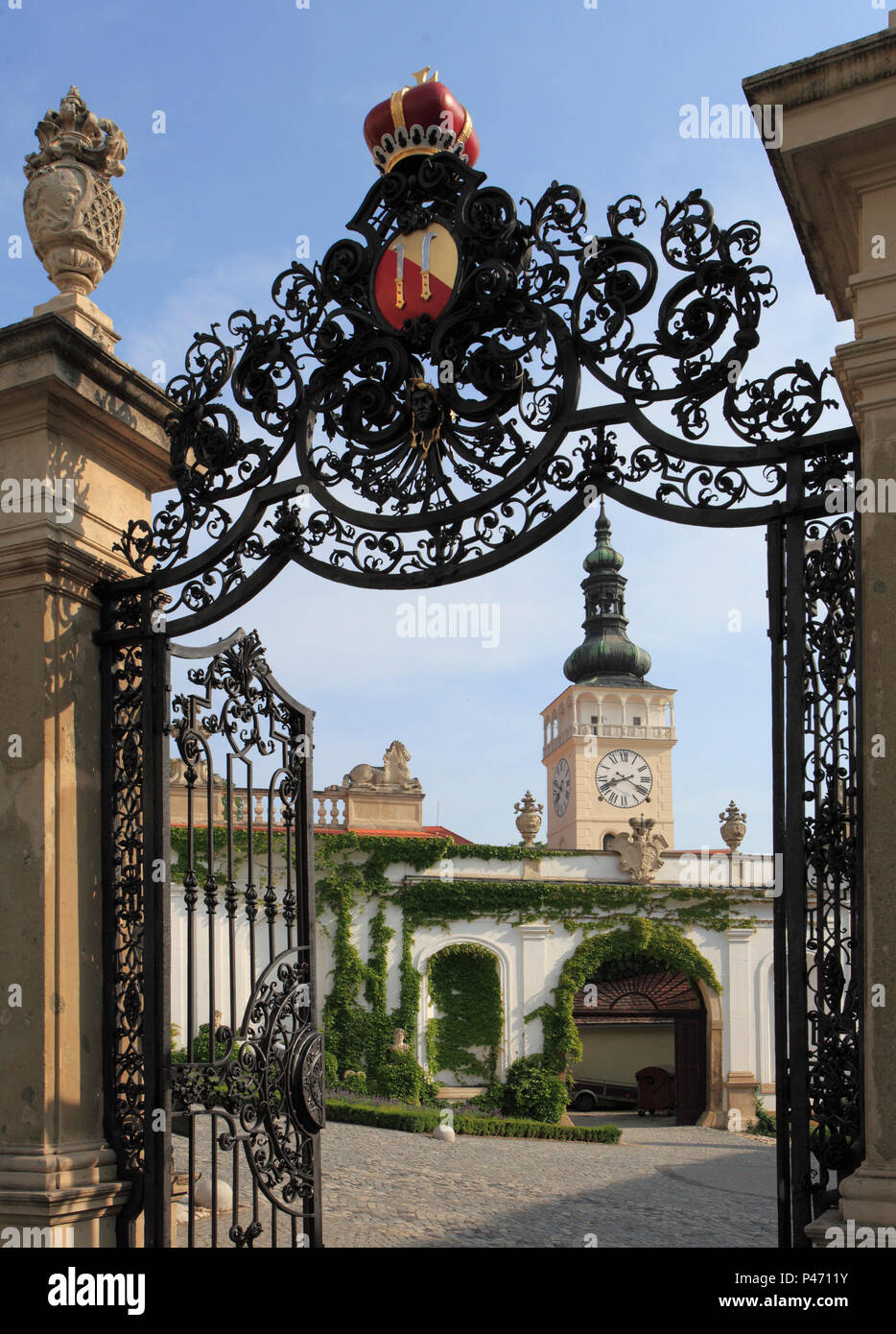República Checa, Moravia Mikulov, el castillo, la puerta de la Iglesia de San Wenceslao, Foto de stock