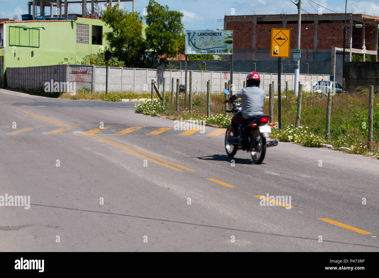 VILA VELHA, ES - 14/01/2015: QUEBRA MOLA EM Santa Paula - Foto de quebra molas no Bairro Santa Paula, localizado ningún município de Vila Velha. (Foto: Vinicius Moraes / Fotoarena) Foto de stock