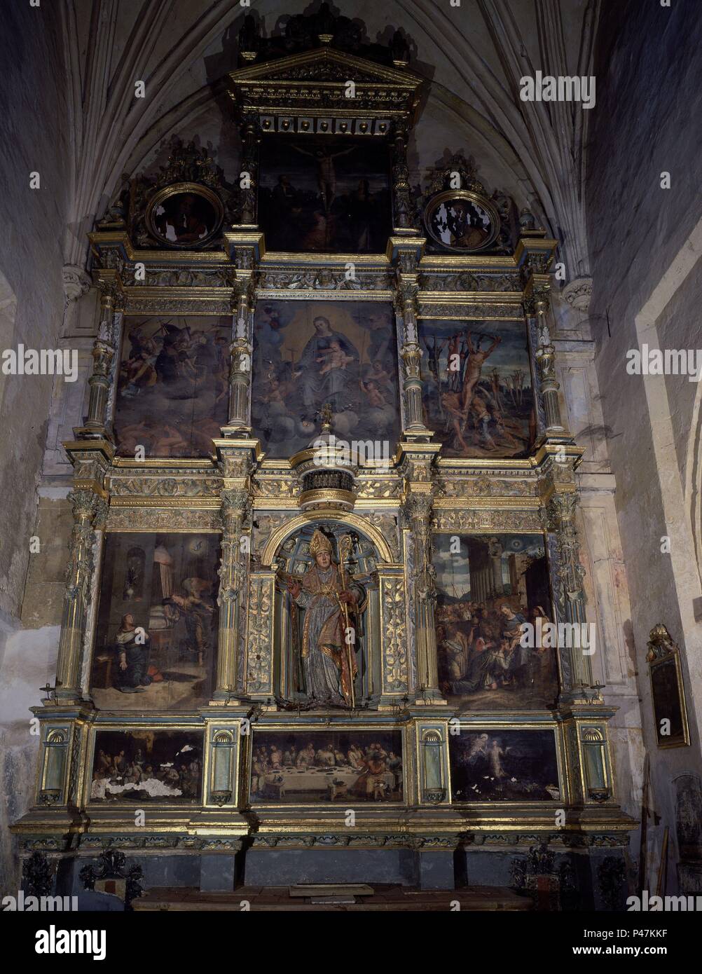 RETABLO de San Nicolás de Bari. Ubicación: Interior de la catedral, Córdoba, España Fotografía de stock - Alamy RETABLO de San Nicolás de Bari. Ubicación: Interior de la catedral, Córdoba, España Fotografía de stock - Alamy