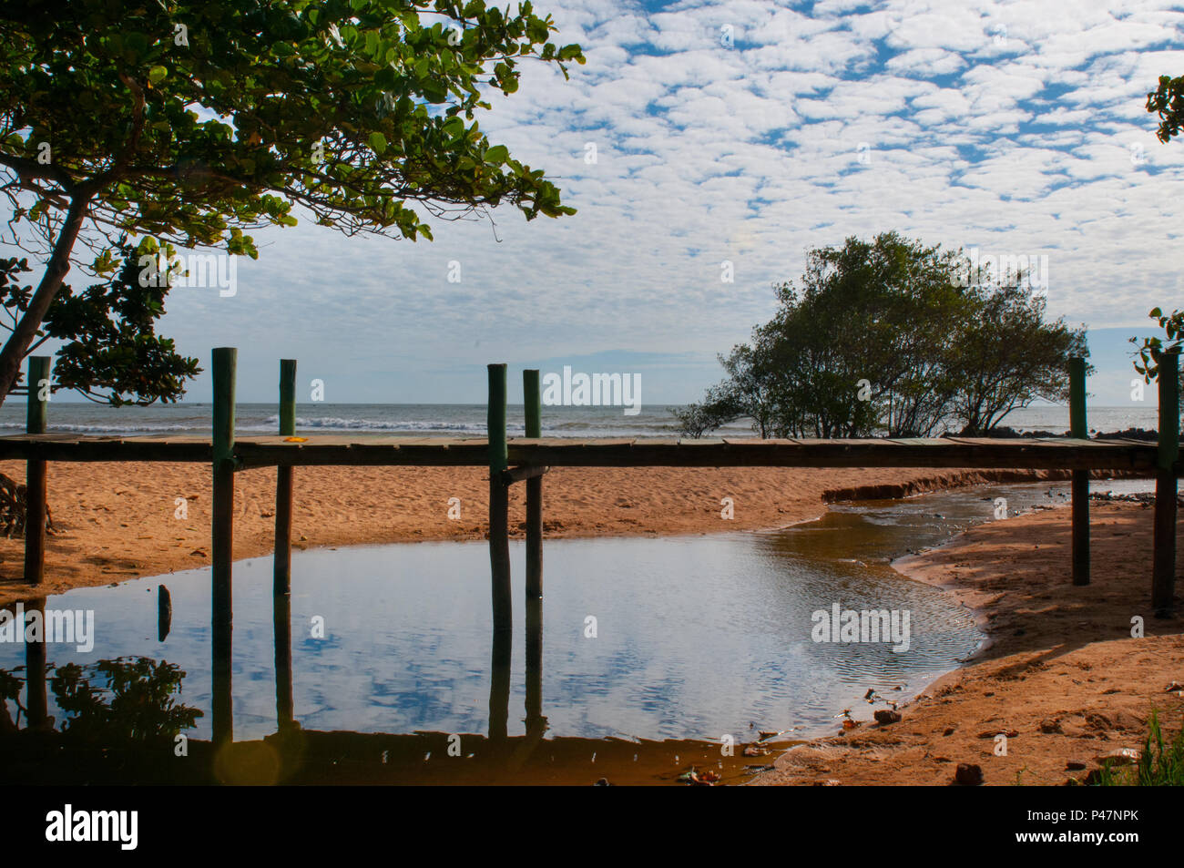 13/02/2015-Serra es Praia de Manguinhos- Imagens da Praia de Manguinhos , localizada no Município da Serra.Foto Vinicius Moraes / Fotoarena. Foto de stock