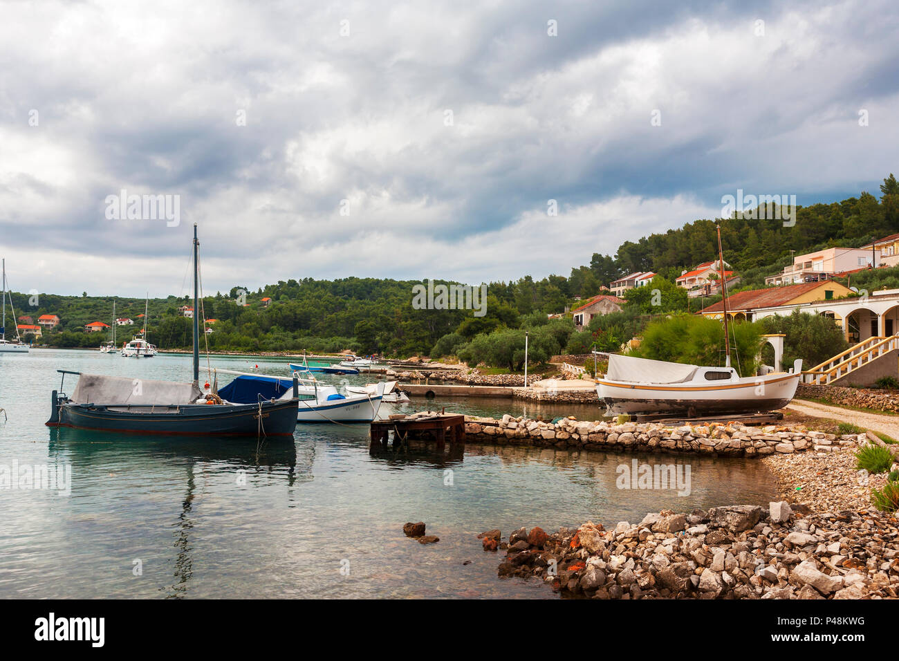 Uvala Gradina, una tranquila calita en Zaljev Vela Luka en la isla de  Korčula, Dubrovnik-Neretva, Croacia Fotografía de stock - Alamy