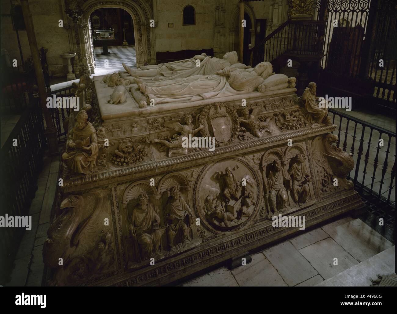 SEPULCRO DE LOS REYES CATÓLICOS, Fernando e Isabel. Autor: Domenico Fancelli (1469-1518). Ubicación: Catedral, Capilla Real, INTERIOR, GRANADA, España. Foto de stock
