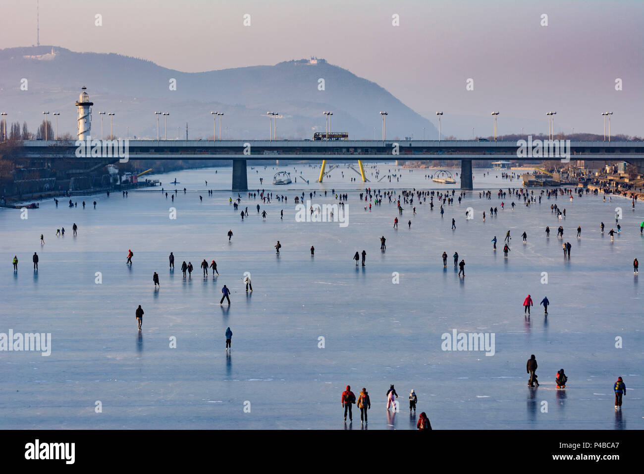 Frozen danube fotografías e imágenes de alta resolución - Alamy