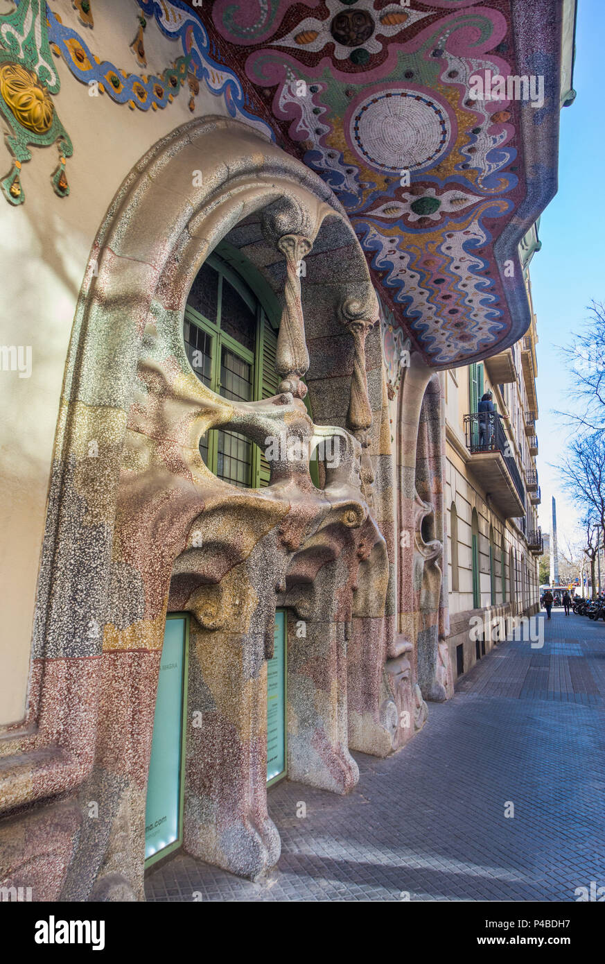 La ciudad de Barcelona, la Casa Comalat, detalle, la arquitectura modernista, España Foto de stock