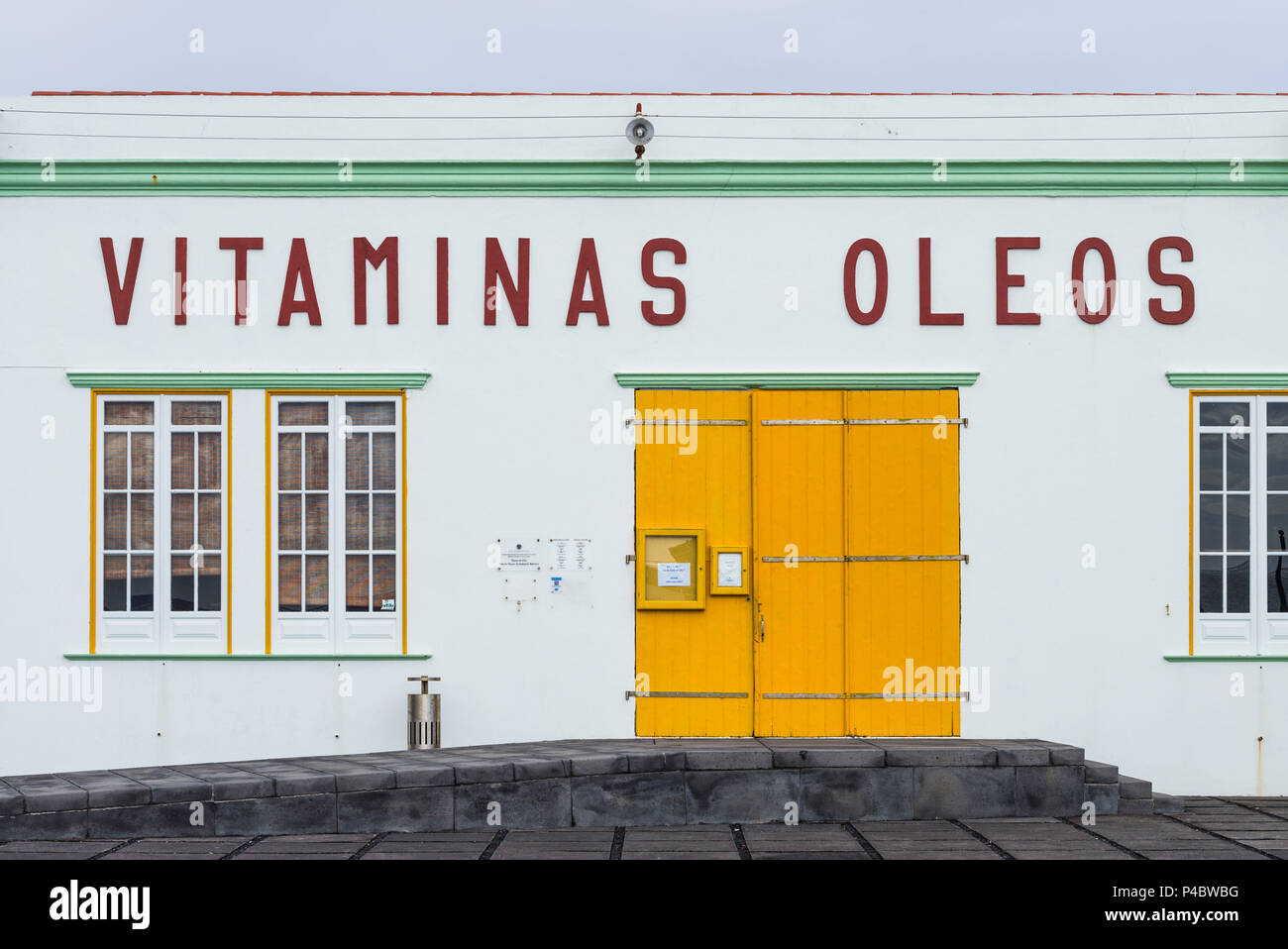 Portugal, Azores, Pico Island, Sao Roque do Pico, Museu da Industria Baleeira, industria ballenera Museum, situado en la vieja fábrica ballenera, exterior Foto de stock