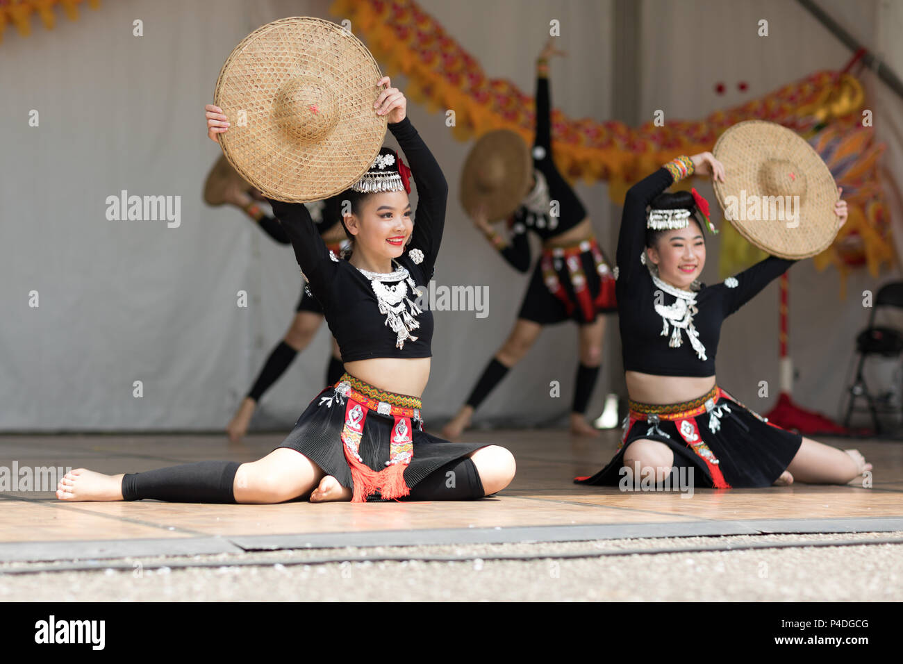 Columbus, Ohio, EE.UU. - 27 de mayo de 2018, miembros del grupo de teatro de danza asiática Iny realice en el Festival Asiático. Foto de stock