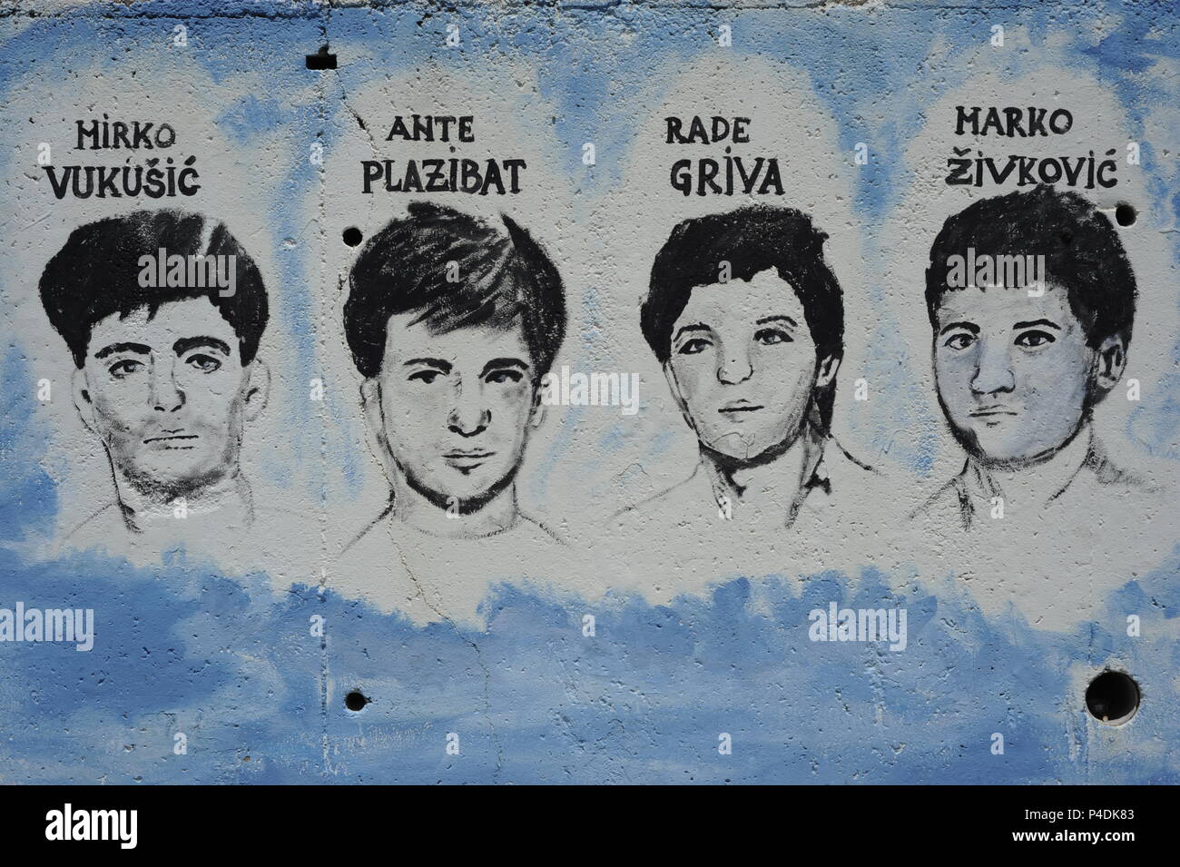 Graffitis para recordar el memorial de los héroes de la guerra civil en Yugoslavia la guerra de Yugoslavia de la guerra calle de Vukovar. Split, Croacia Foto de stock