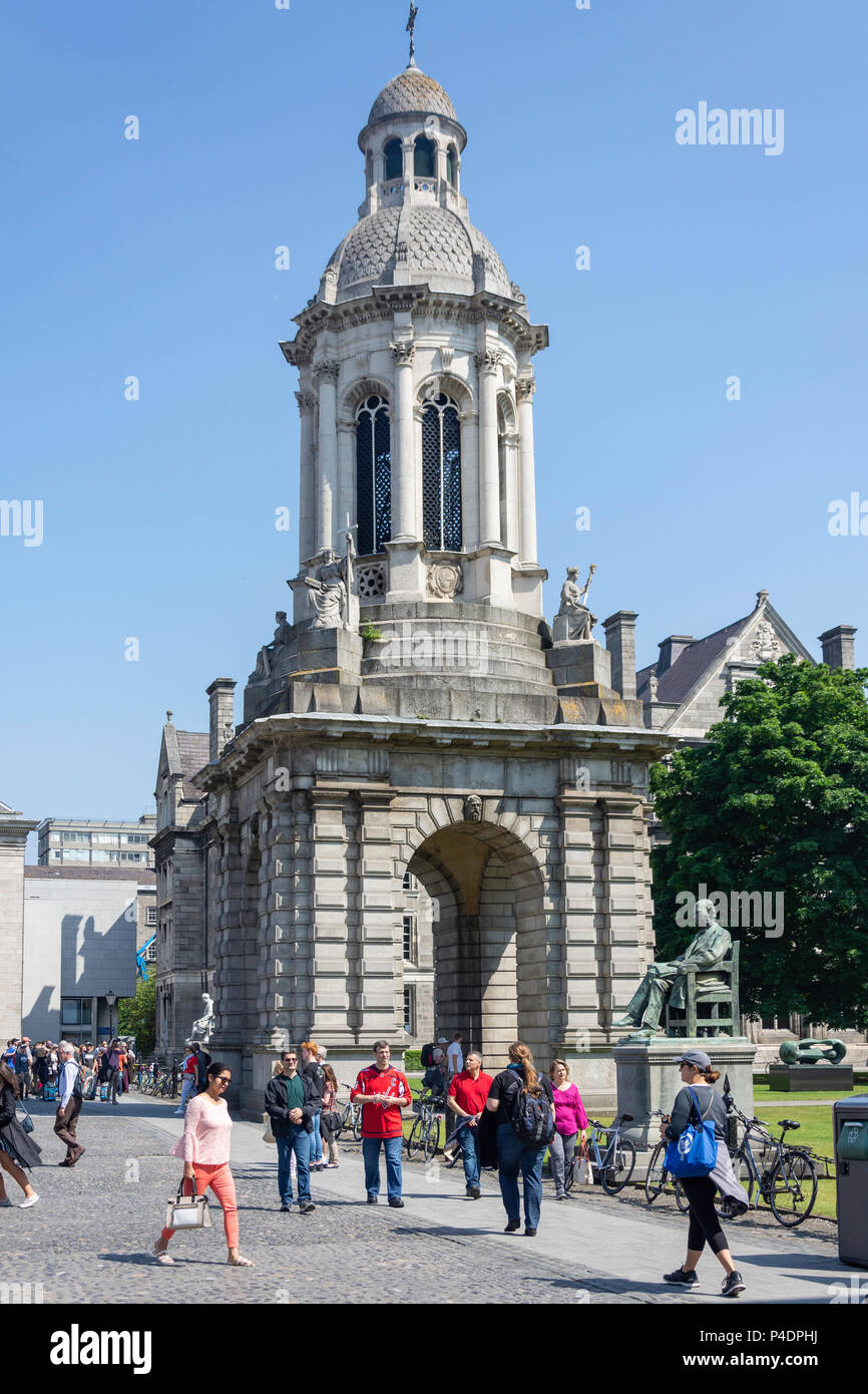 El Campanile, Parliament Square, Trinity College Dublin, College Green, Dublín, Leinster, Provincia de la República de Irlanda Foto de stock