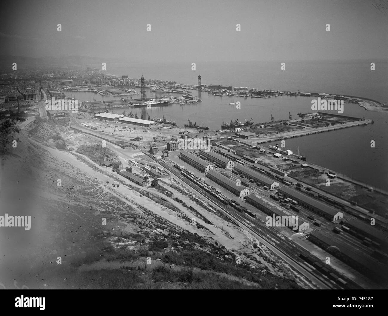 N - FOTOGRAFIA SOBRE SOPORTE DE CRISTAL - PUERTO FRANCO DE BARCELONA EN  1954 - Nº B/N 2573. Ubicación: Puerto, España Fotografía de stock - Alamy
