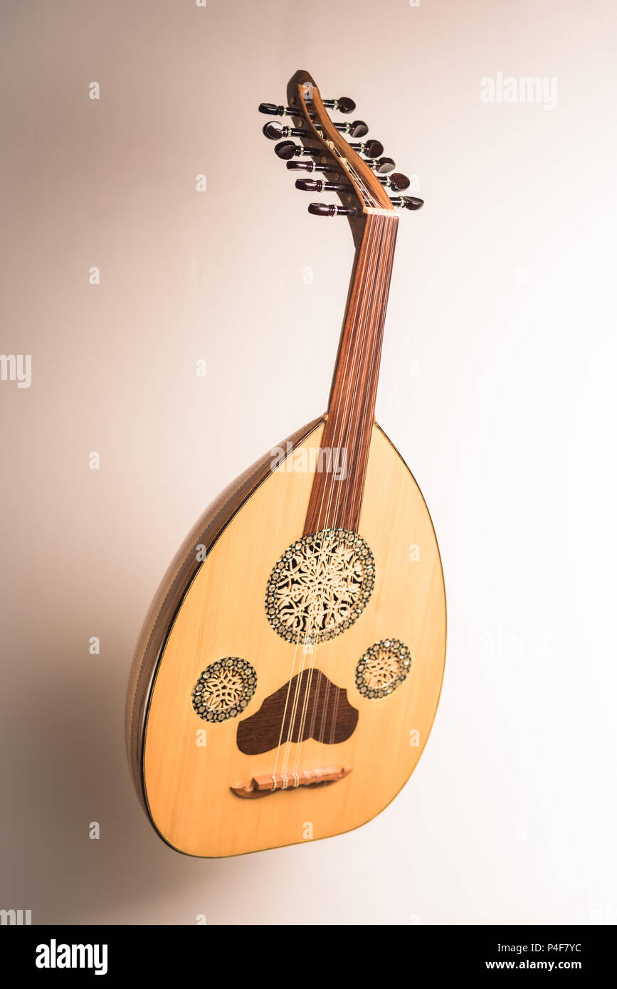 Oud, instrumento de música árabe Fotografía de stock - Alamy