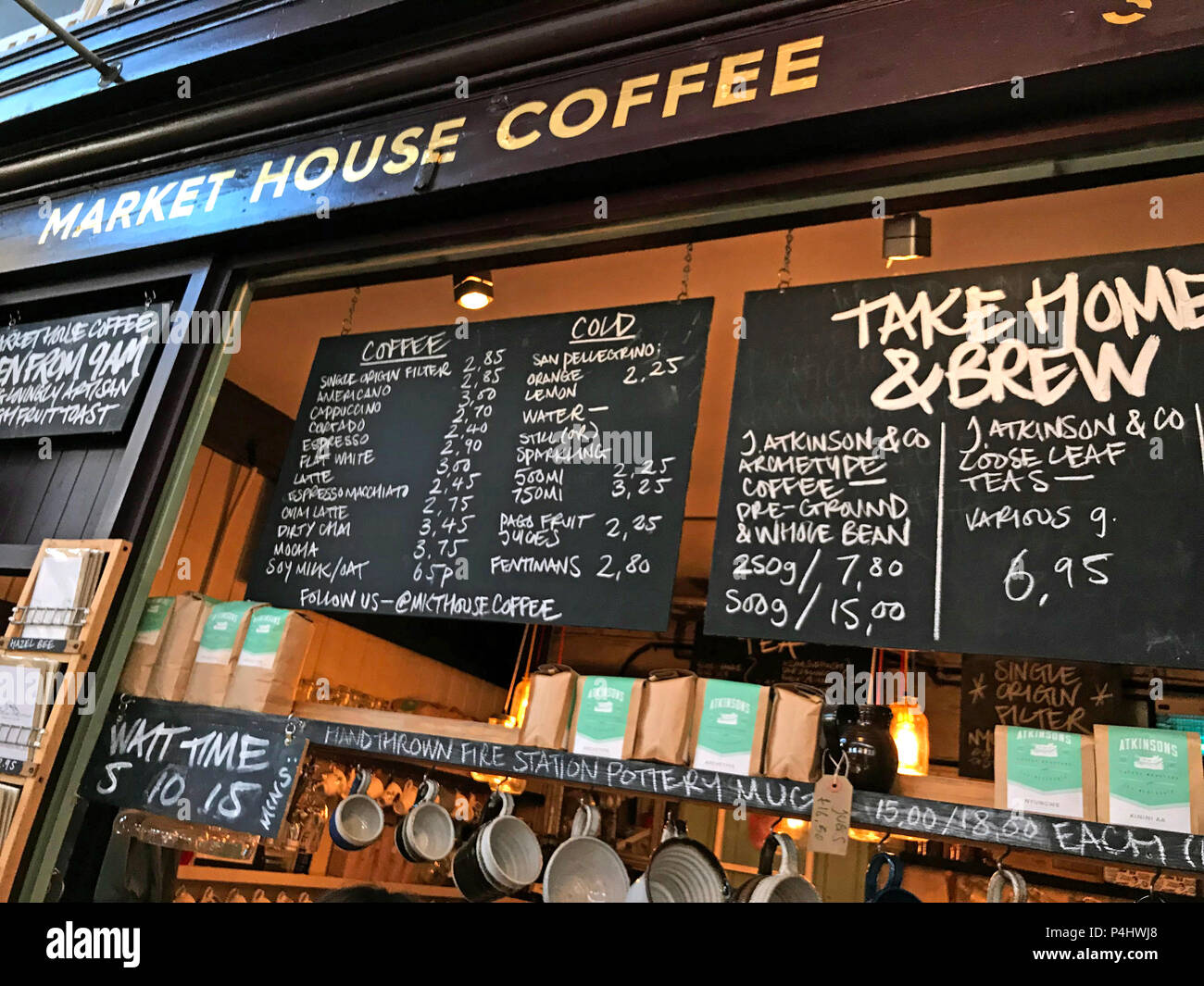 Market House Coffee stall, mercado de Altrincham, hall, Market Street, Altrincham, Trafford, Greater Manchester, North West England, Foto de stock