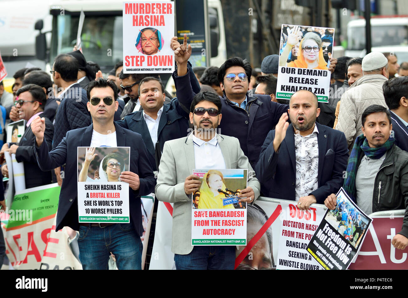 Londres, 16 de abril de 2018. Manifestantes de Bangladesh frente al centro de conferencias Queen Elizabeth en el inicio de la Reunión de Jefes de Gobierno del Commonwealth con Foto de stock