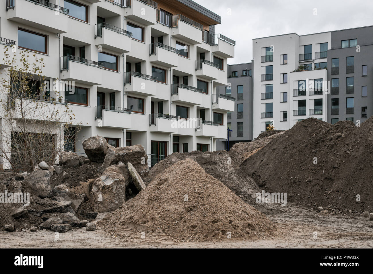 Berlín, Alemania, nuevos edificios en la península Stralau en la bahía Rummelsburger Foto de stock