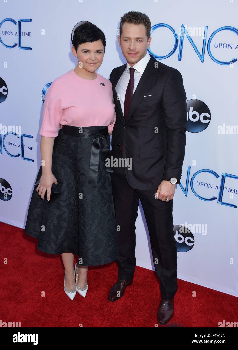 Ginnifer goodwin y josh dallas fotografías e imágenes de alta