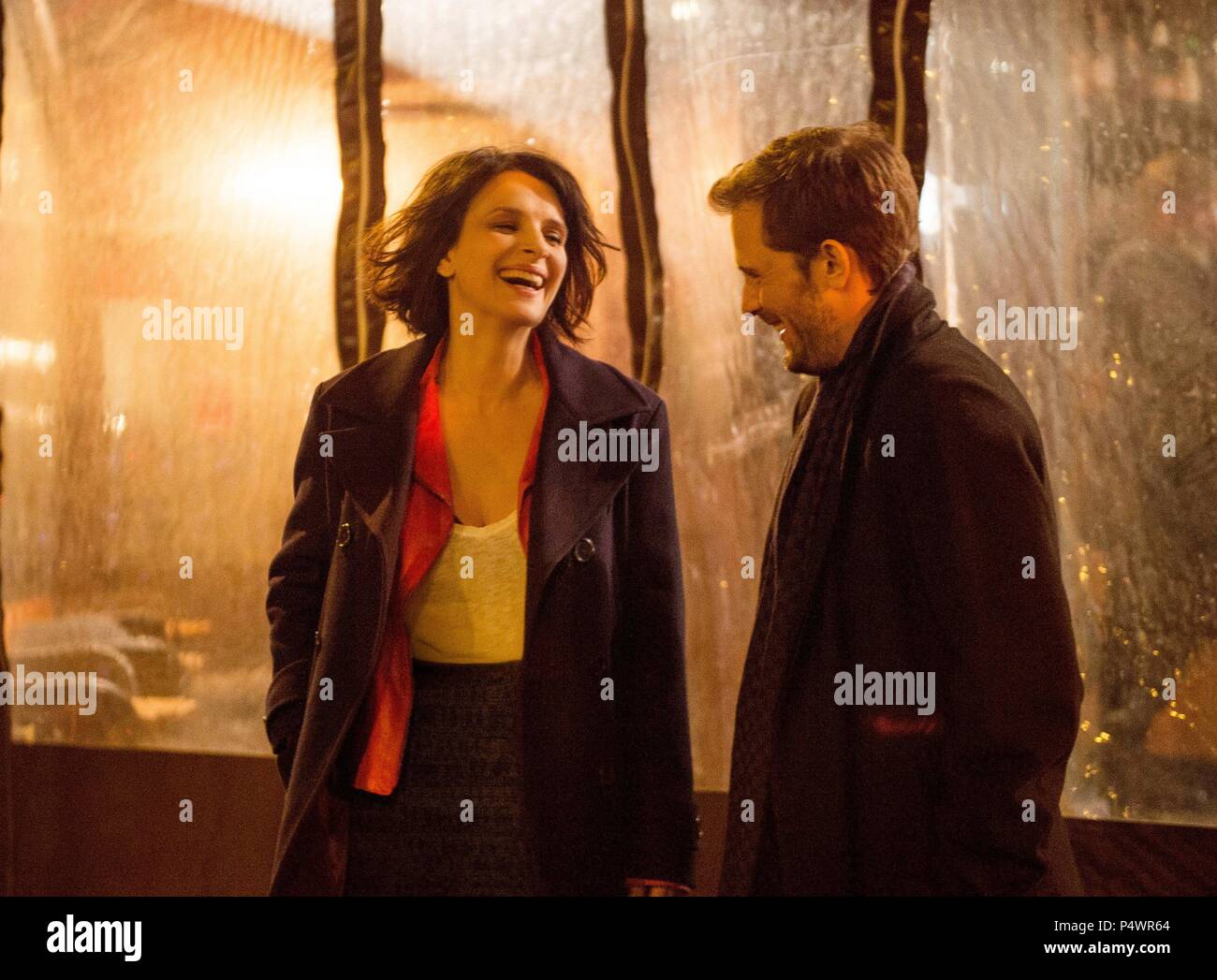 El título de la película original: ONU Beau Soleil interieur. Título en inglés: dejar que los rayos del sol. Director de la película: Claire Denis. Año: 2017. Estrellas: Juliette Binoche. Crédito: Centre national du Cinéma / Curiosa Films / FD Producción, Claire Denis / / / Álbum Foto de stock