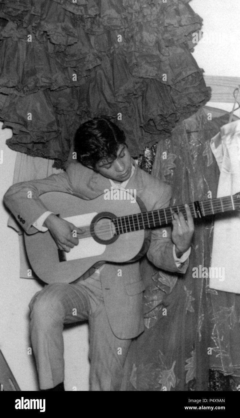 Camarón tocando la guitarra. Año 1966 Fotografía de stock - Alamy