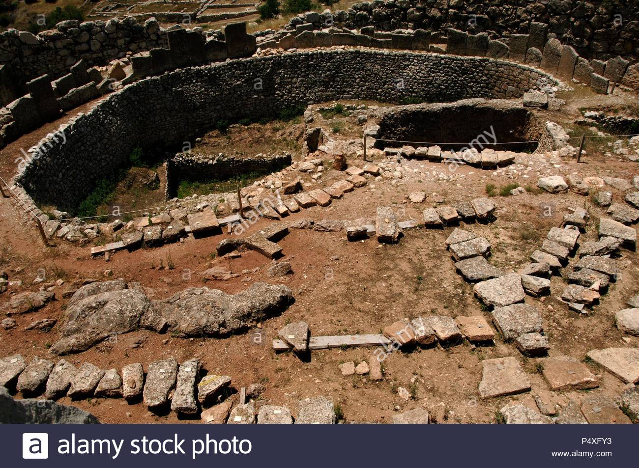 La acrópolis de Micenas. Medio periodo Helladic. Vista del gran círculo de las tumbas reales, un