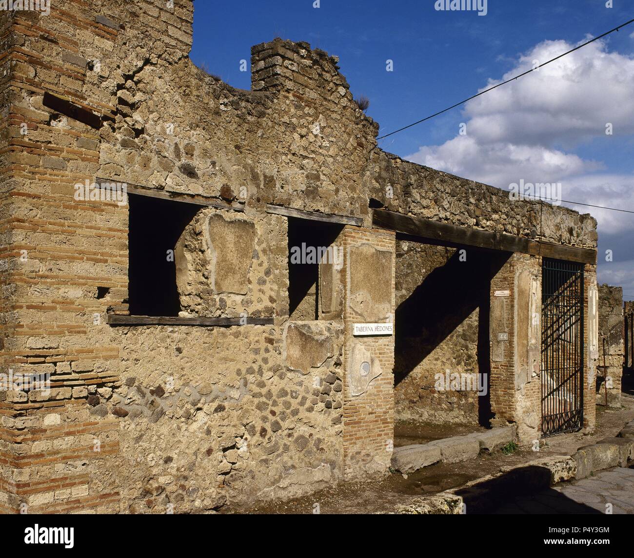 Italia. Pompeya. De Hedones Thermpolium o taberna. Exterior. La Campania. Foto de stock