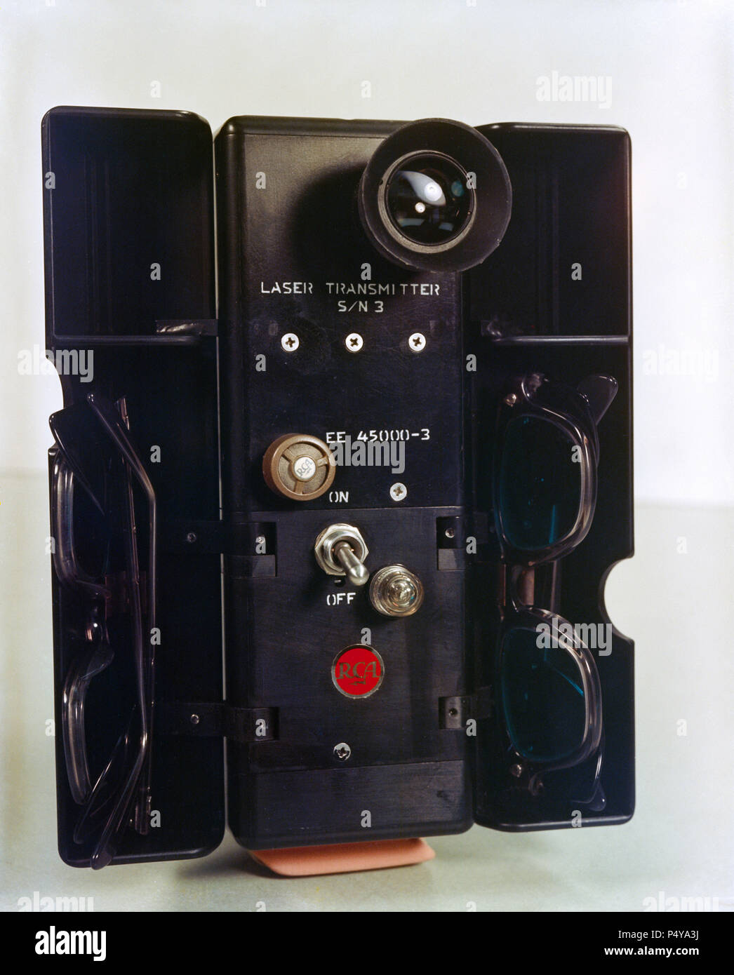 Transmisor láser fotografías e imágenes de alta resolución - Alamy
