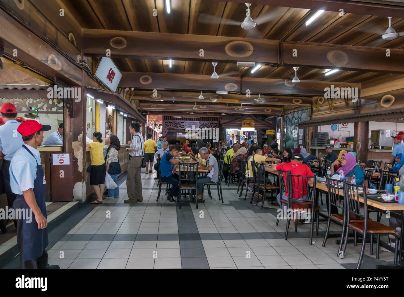 Kajang, Malasia - Julio 25,2017 : Samuri HJ es el famoso restaurante satay Kajang en la ciudad y está situado justo al lado de la estación de MRT. Foto de stock