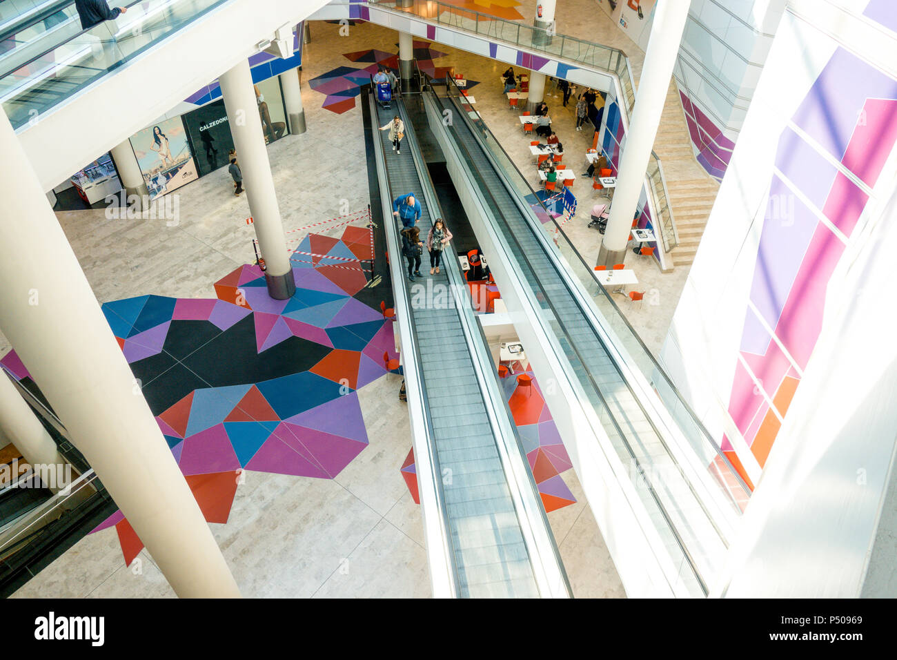 Dentro del centro comercial Centro Comercial Gran Vía de Alicante. La  provincia de Alicante. España Fotografía de stock - Alamy