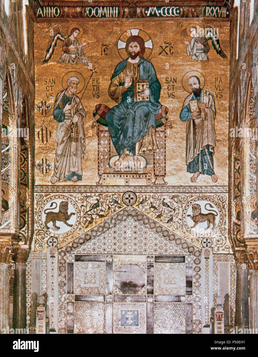 Italia. Sicilia. Palerm. Palacio de los normandos. Los mosaicos bizantinos en la Capilla Palatina. Cristo a san Pedro y san Pablo sobre el trono escenario. La 12 ª siglo. Foto de stock