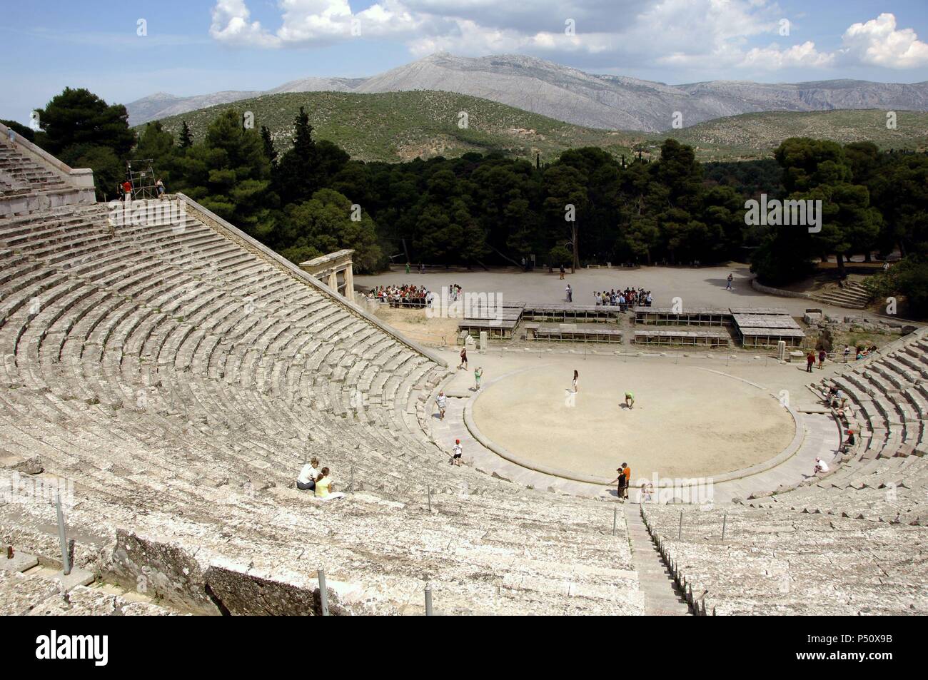 Arte Griego. Teatro de Epidaurus por Policleto el Joven (siglo IV a.C.).  Epidauro. El Peloponeso Fotografía de stock - Alamy